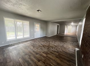 1037 NW 1st St, Moore, OK 73160