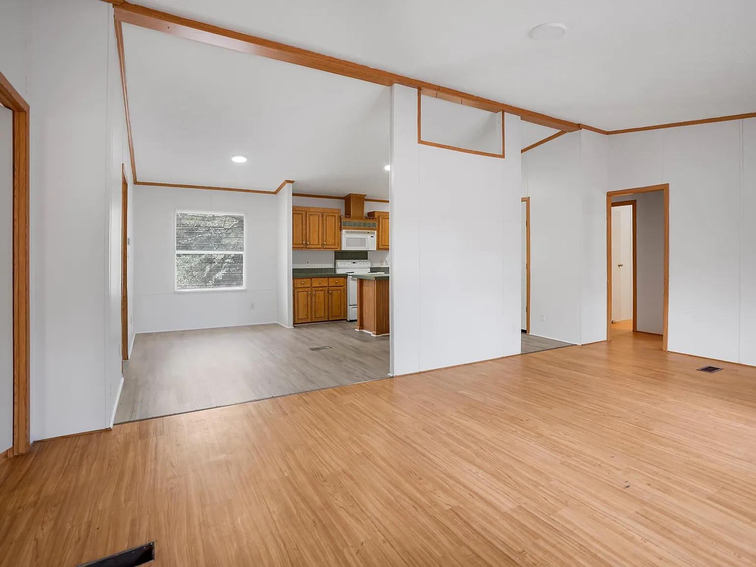 3 bed, 2.0 bath, 1344 sqft, $1,395 — Photo 4