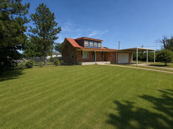 701 N 5th St, Stratford, TX 79084