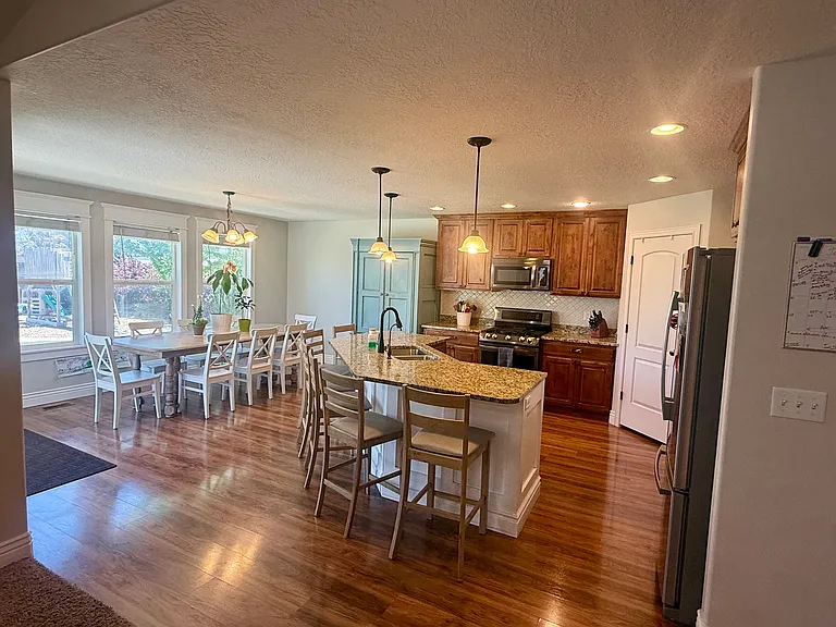 254 N Constitution Dr W — Photo 2