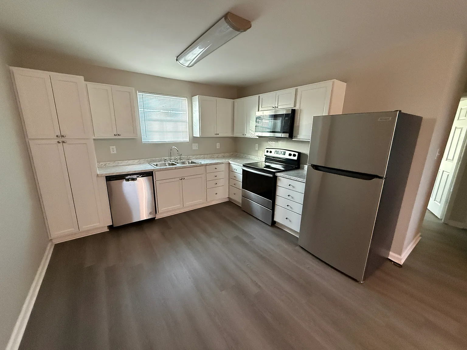 2 bed, 800 sqft, $995 — Photo 2