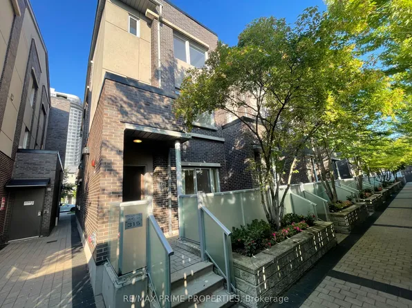 315 Village Green Sq #Townhouse 69, Toronto, ON M1S 0L2
