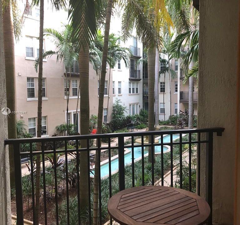 1st image of 533 NE 3rd Ave APT 215