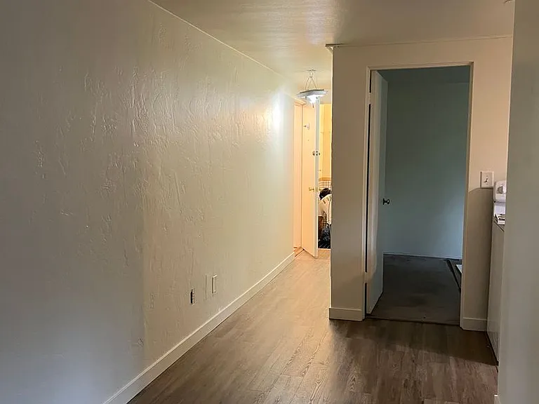 421 18th Ave E — Photo 5