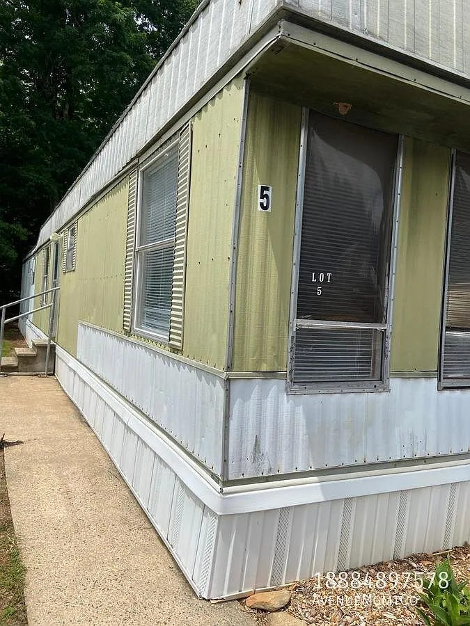Affordable 2BR Home in Hickory | Starnes Park Location — Photo 1