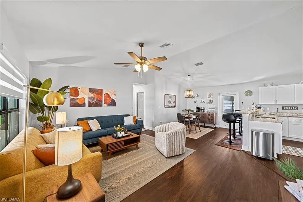 3 bed, 2.0 bath, 1277 sqft, $2,400 — Photo 2