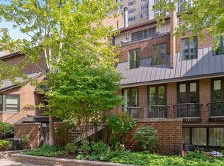 1329 N Sutton Pl, Chicago, IL 60610