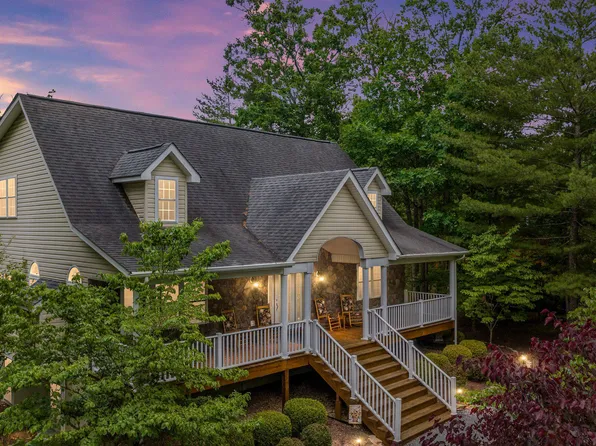 226 Early Dr, Basye, VA 22810