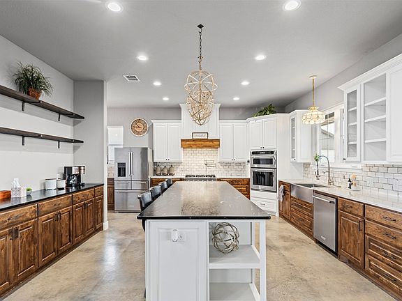 3rd image of 201 West Rd