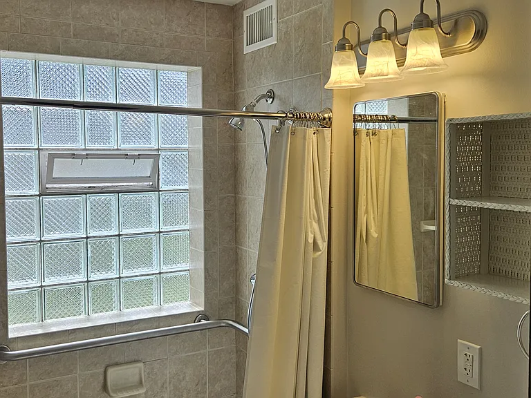 7718 Manor Ave — Photo 6