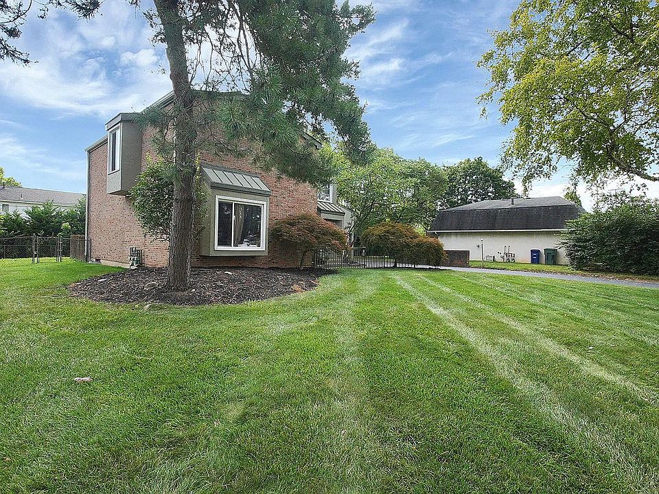 2nd image of 4756 Moreland Dr W #758