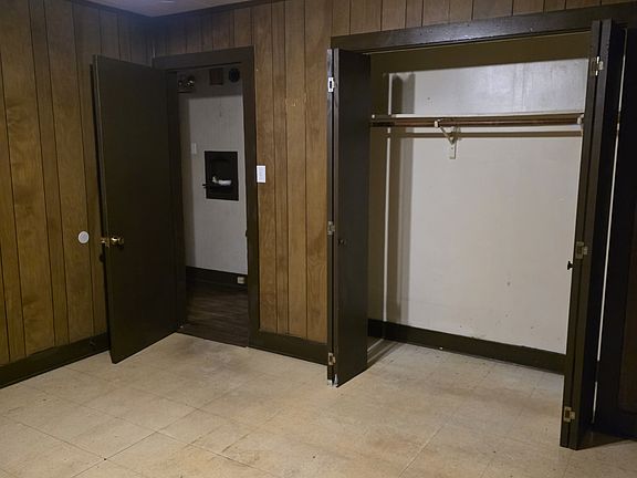 5th image of 151 Hollywood Dr