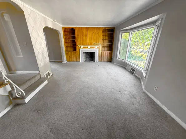 995 Helmsdale Rd, Cleveland Heights, OH 44112