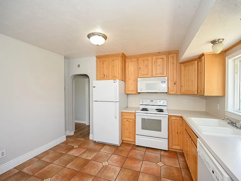 2789 S Alden St — Photo 15