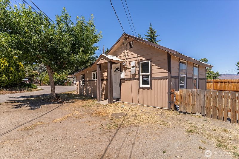 2nd image of 1522 Crescent Street