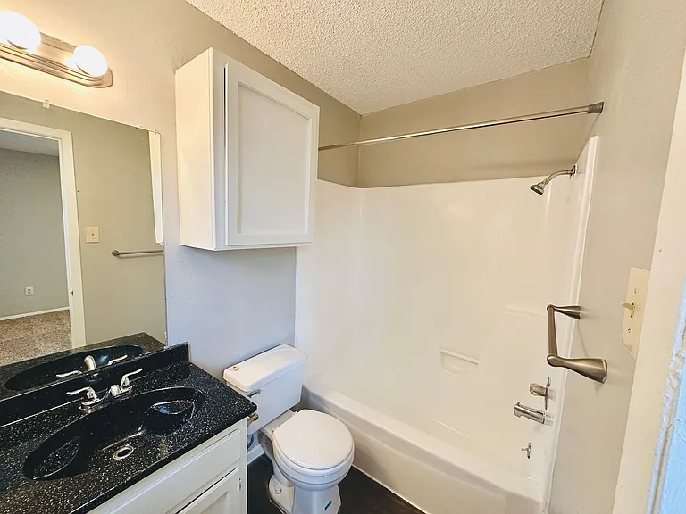 Awesome open Studio Apartments Close to Downtown — Photo 53