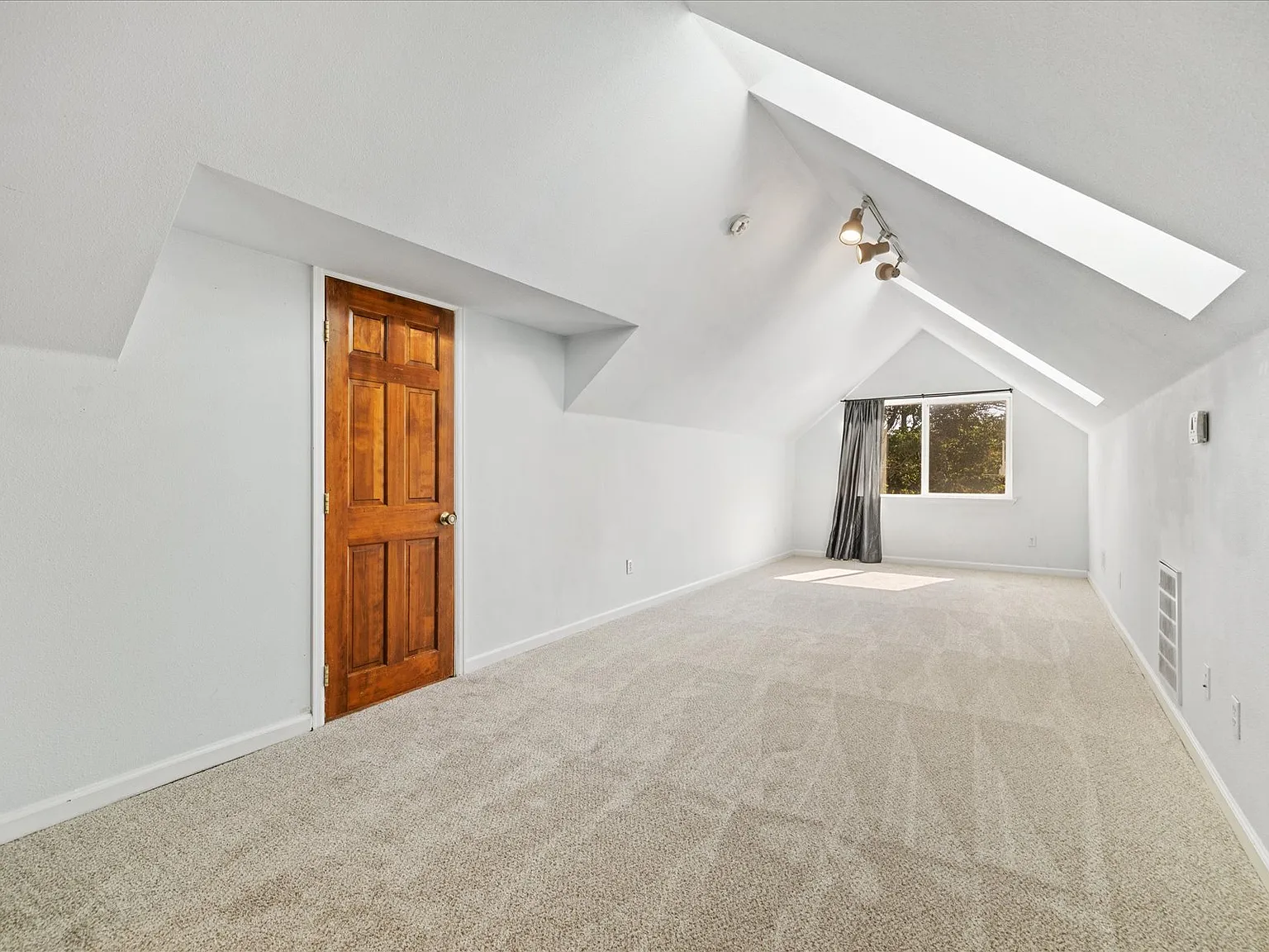 Studio, 650 sqft, $1,325 — Photo 1
