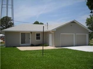 125 E 5th St, Adrian, MO 64720
