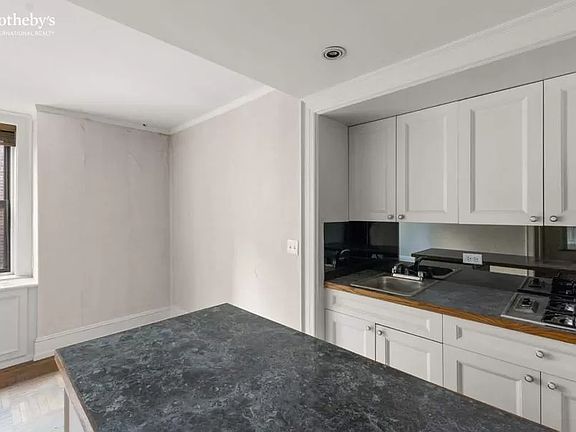 4th image of 205 W 57th St APT 11BC