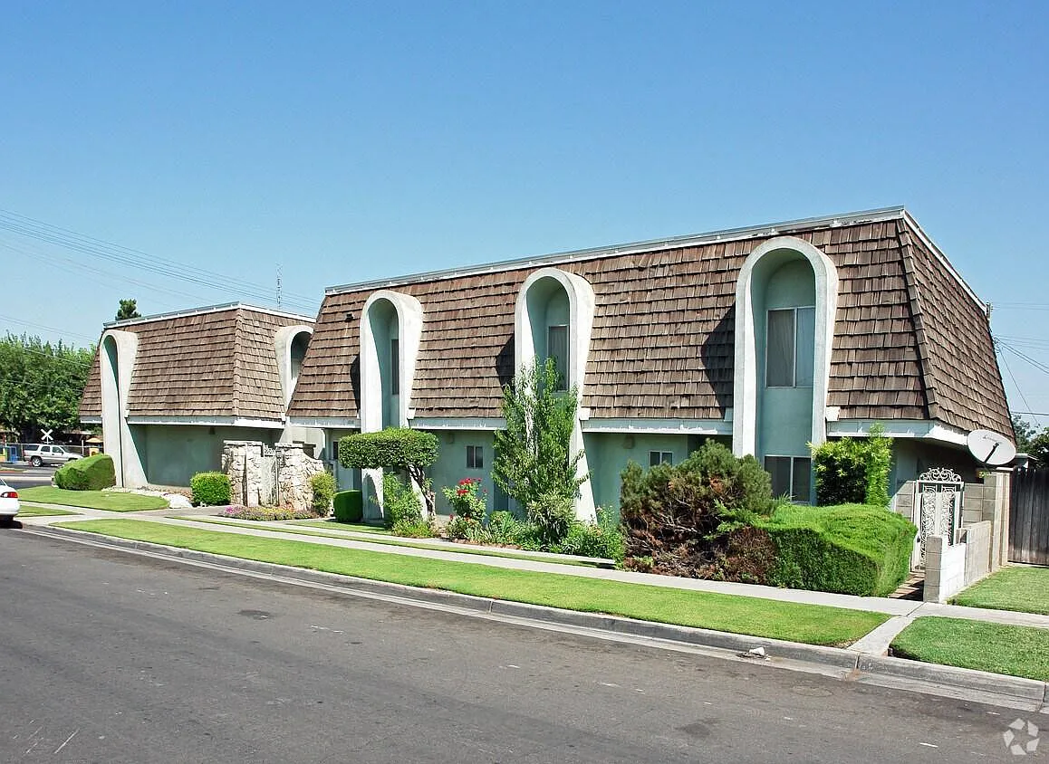 2 bed, 1.5 bath, 875 sqft, $1,400 — Photo 1