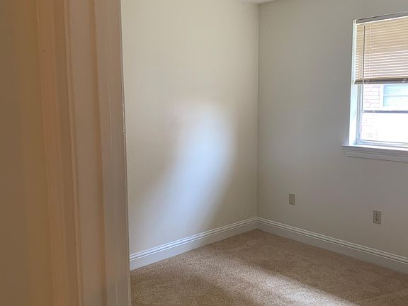 Back bedroom. New carpet.