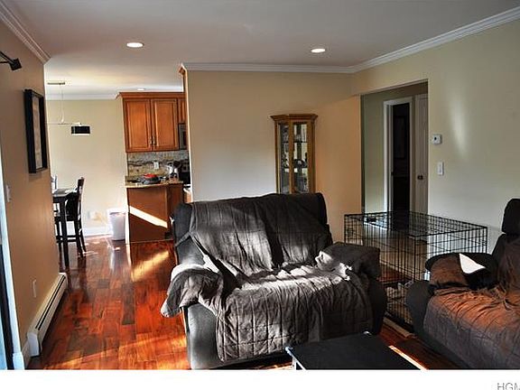 5th image of 401 Mountain Laurel Dr