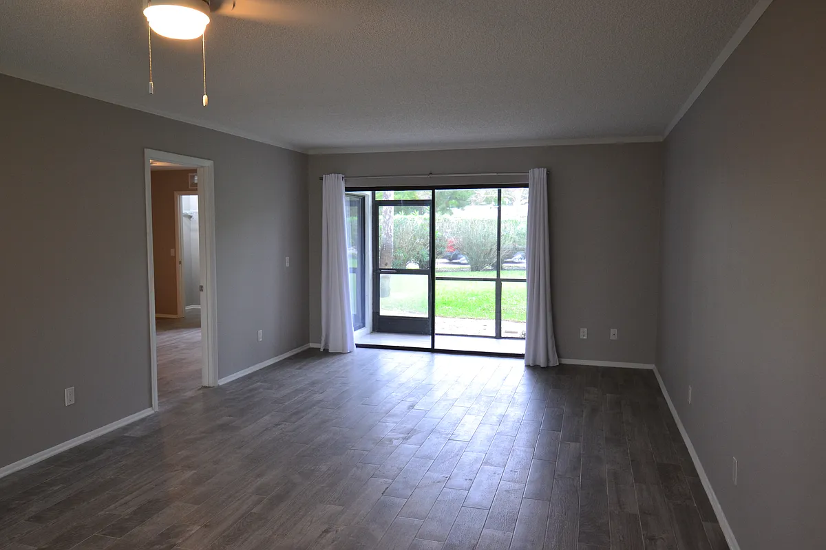Building Photo - 135 W Cypress Ct
