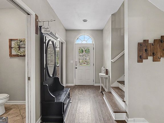 3rd image of 1015 Stone Brook Ln