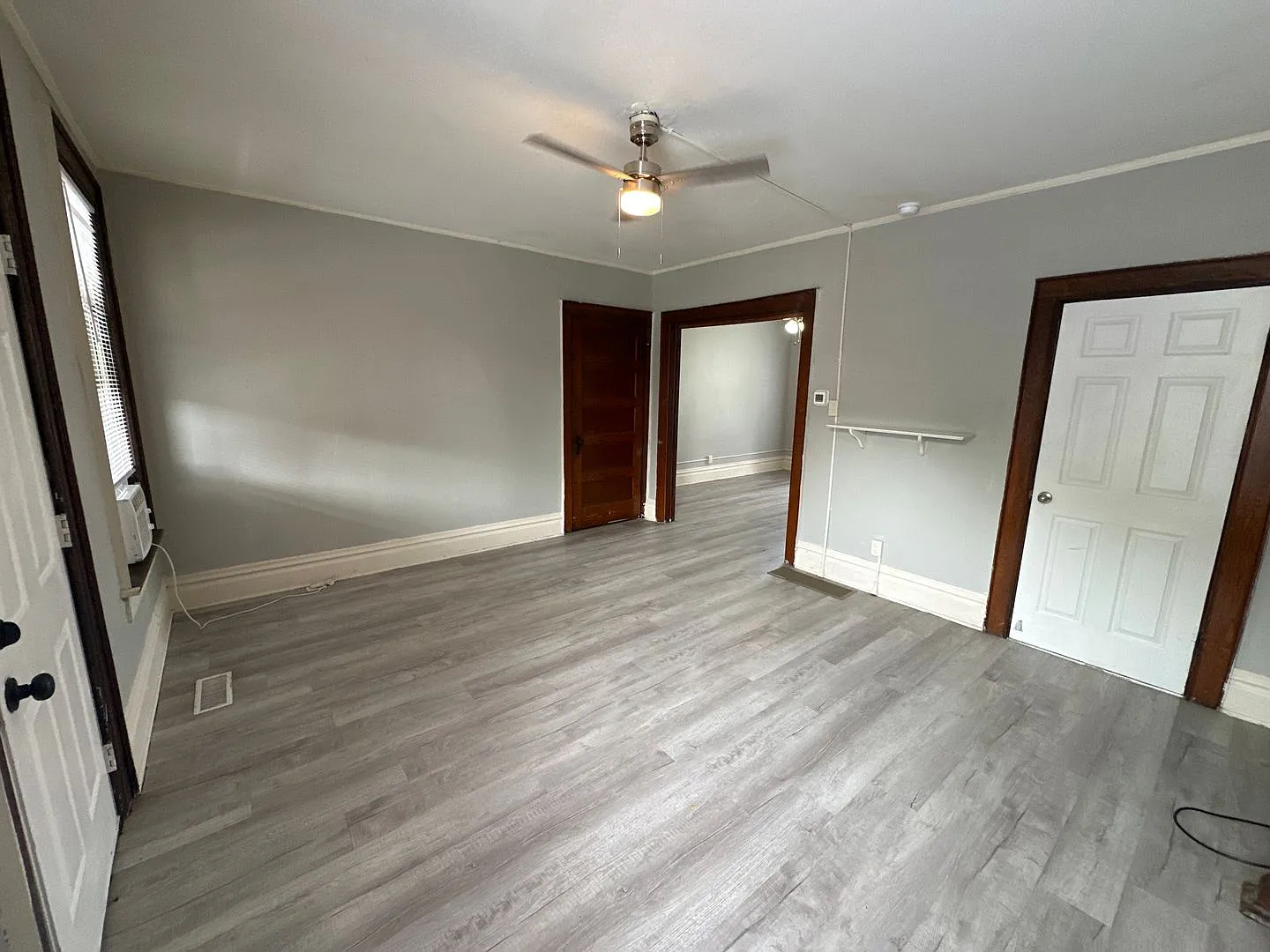 Indianola Ave 1574-1580 MLR — Photo 2