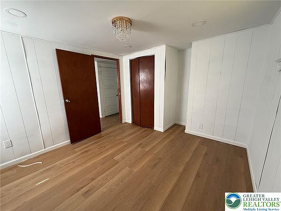 5th image of 619 Hickory St