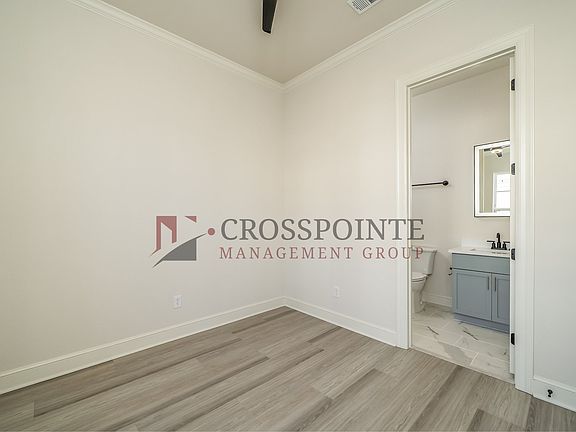 4th image of 556 W Erwin St
