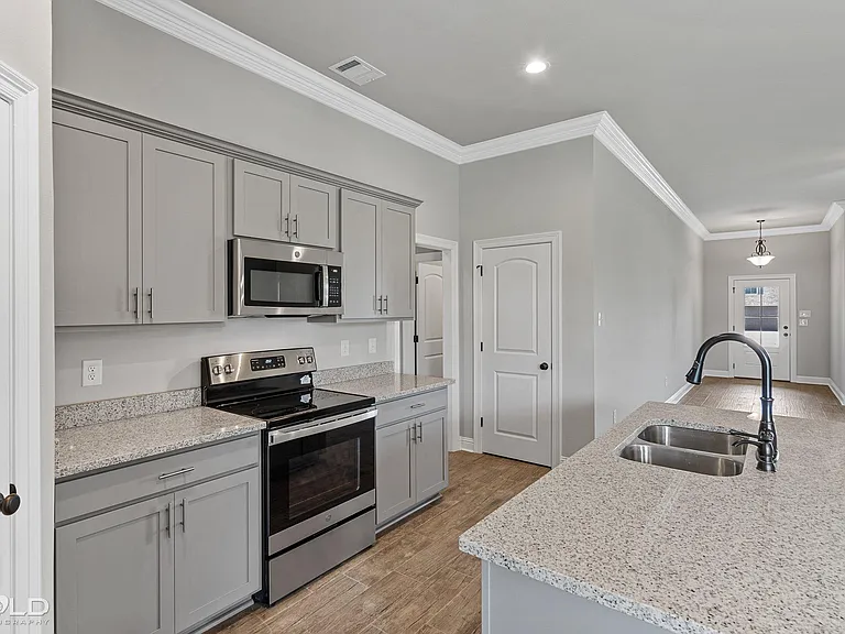 114 Saint Edmunds Way — Photo 9