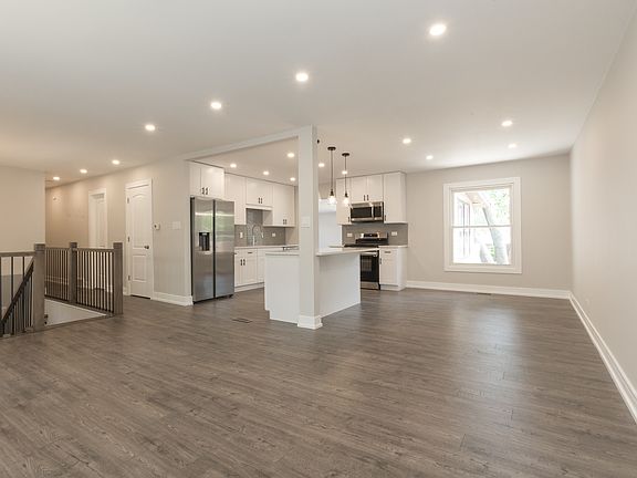 5th image of 7021 Hawthorne Ln