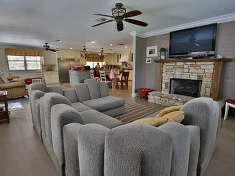 2901 SW 144th Ter — Photo 4