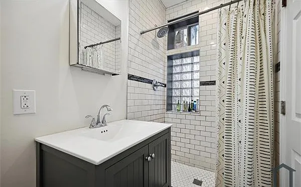 2 bed, 800 sqft, $1,800 — Photo 3