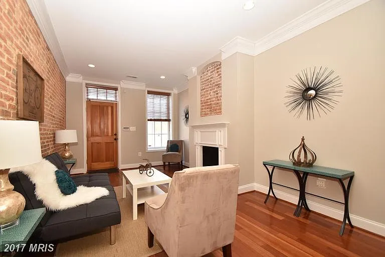 Beautiful living room (comes furnished with leather sofa + chair - not pictured)