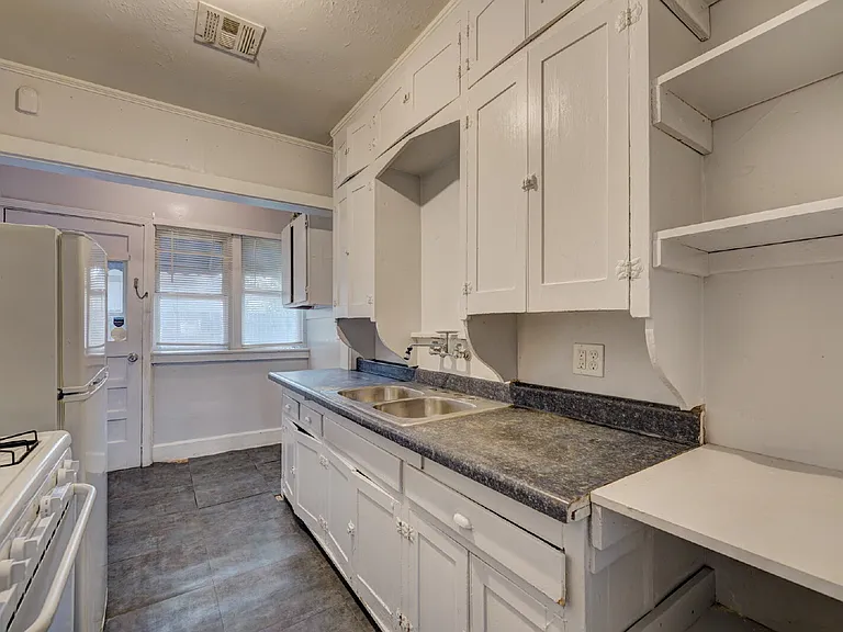 731 S Rockford Ave — Photo 5