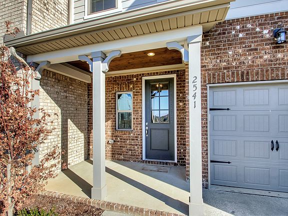 4th image of 2541 Wellesley Square Dr