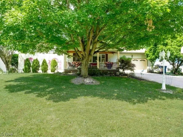 466 Wendemere Dr, Hubbard, OH 44425