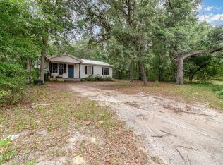 104 E Oakside Dr, Interlachen, FL 32148