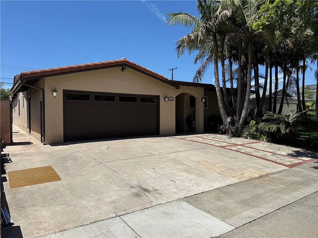 5 bed, 2035 sqft, $5,500 — Photo 3