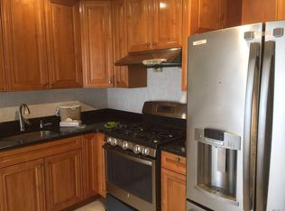 325 Soundview Ln, Flushing, NY 11356