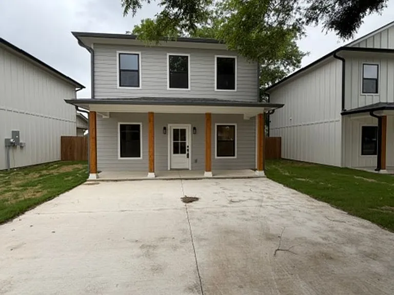 303 Live Oak St — Photo 25