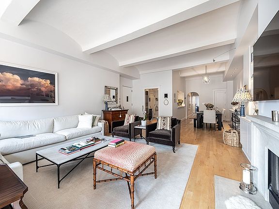 5th image of 27 N Moore St APT 9B