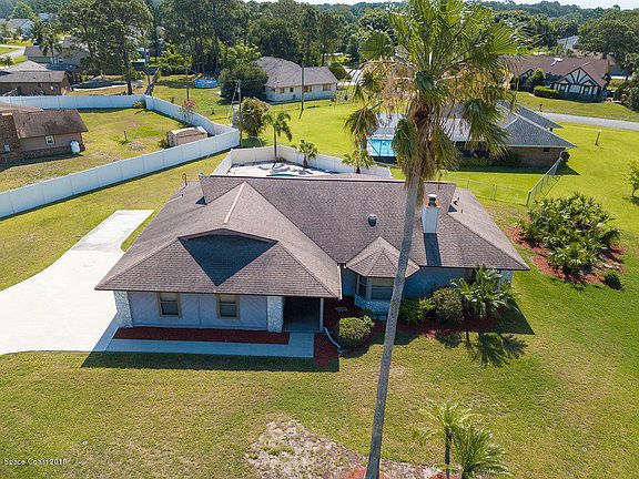 2nd image of 275 Pelican Dr NE