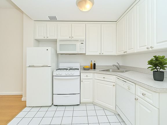 3rd image of 306 E 91st St APT 5E
