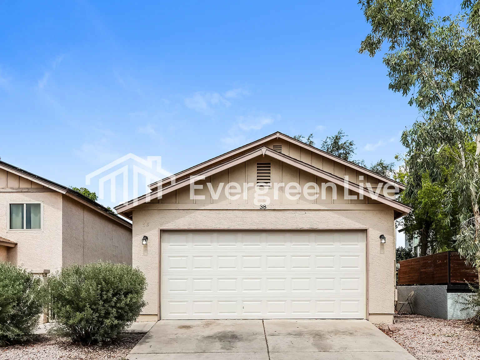 4 bed, 2.0 bath, 2040 sqft, $2,495 — Photo 1