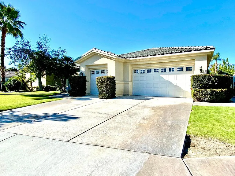 5 Victoria Falls Dr — Photo 12