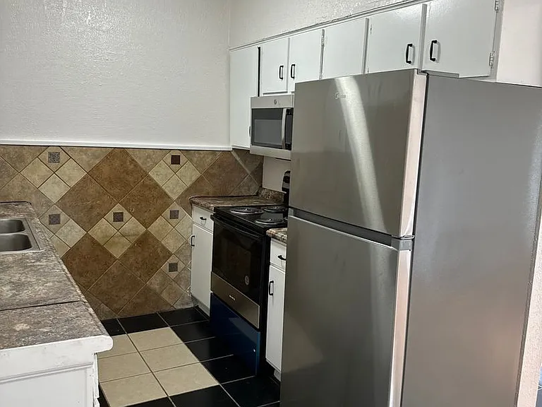 West Towne Apartments — Photo 33