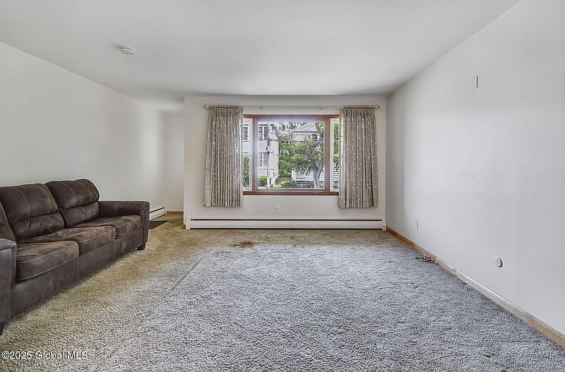 4th image of 31 Fairfield Avenue
